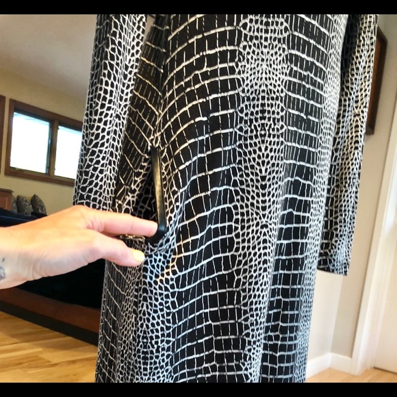 TART DRESS, worn once, side pockets, lightweight - Picture 6 of 8